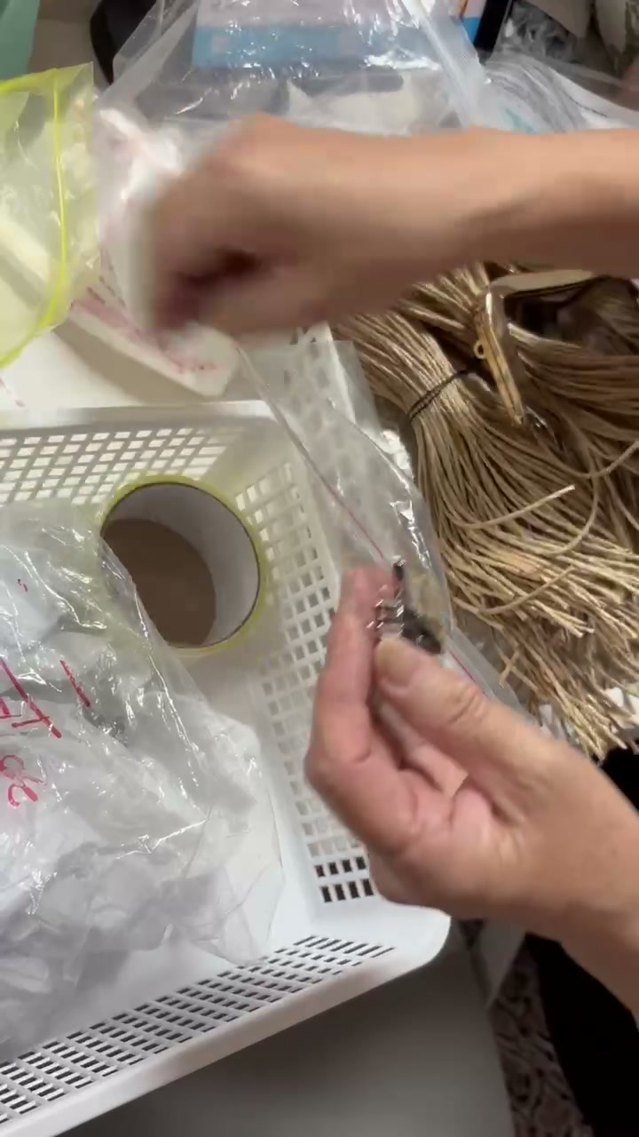 袋の封をする